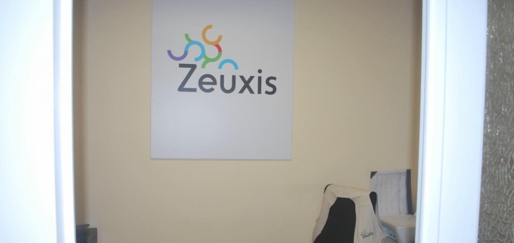Zeuxis: &Eta; &nu;έ&alpha; &Mu;&Kappa;&Omicron; &pi;&omicron;&upsilon; &delta;ί&nu;&epsilon;&iota; &epsilon;&lambda;&pi;ί&delta;&alpha; &sigma;&tau;&alpha; &alpha;&nu;ή&lambda;&iota;&kappa;&alpha; &pi;&rho;&omicron;&sigma;&phi;&upsilon;&gamma;ό&pi;&omicron;&upsilon;&lambda;&alpha;